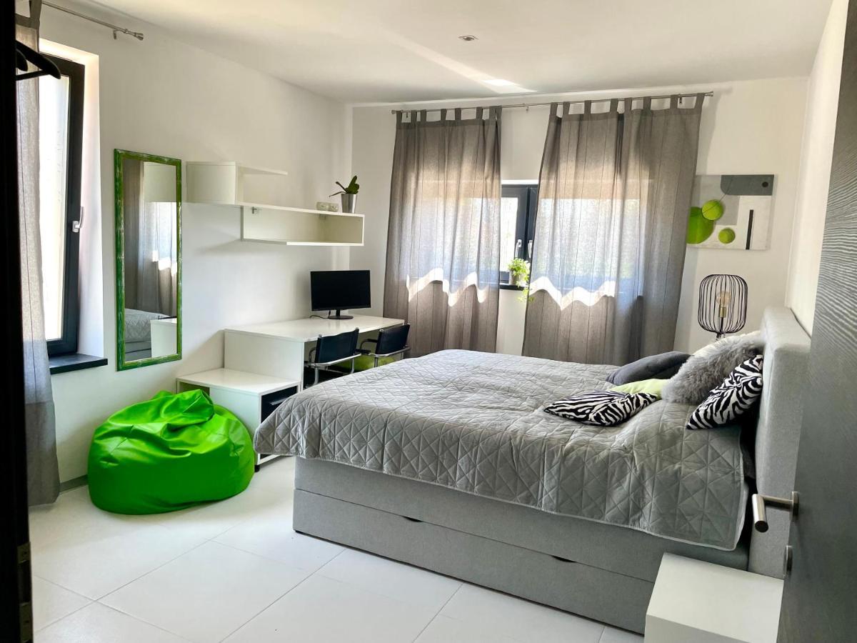 Apartmán Mega Prvacina Exteriér fotografie