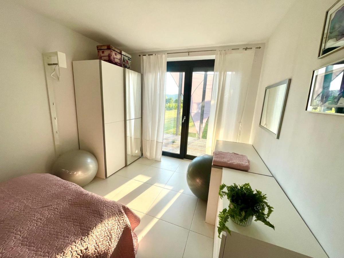 Apartmán Mega Prvacina Exteriér fotografie