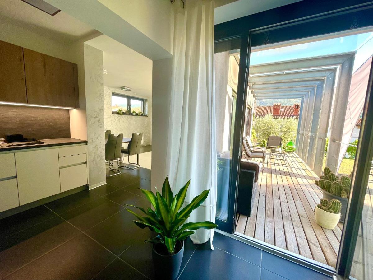 Apartmán Mega Prvacina Exteriér fotografie