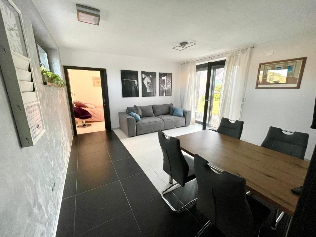 Apartmán Mega Prvacina Exteriér fotografie