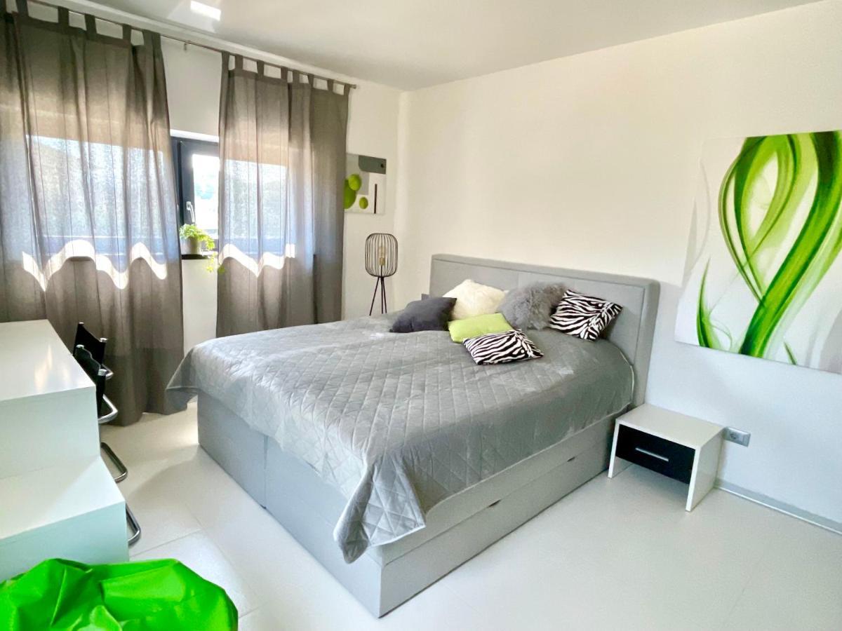 Apartmán Mega Prvacina Exteriér fotografie